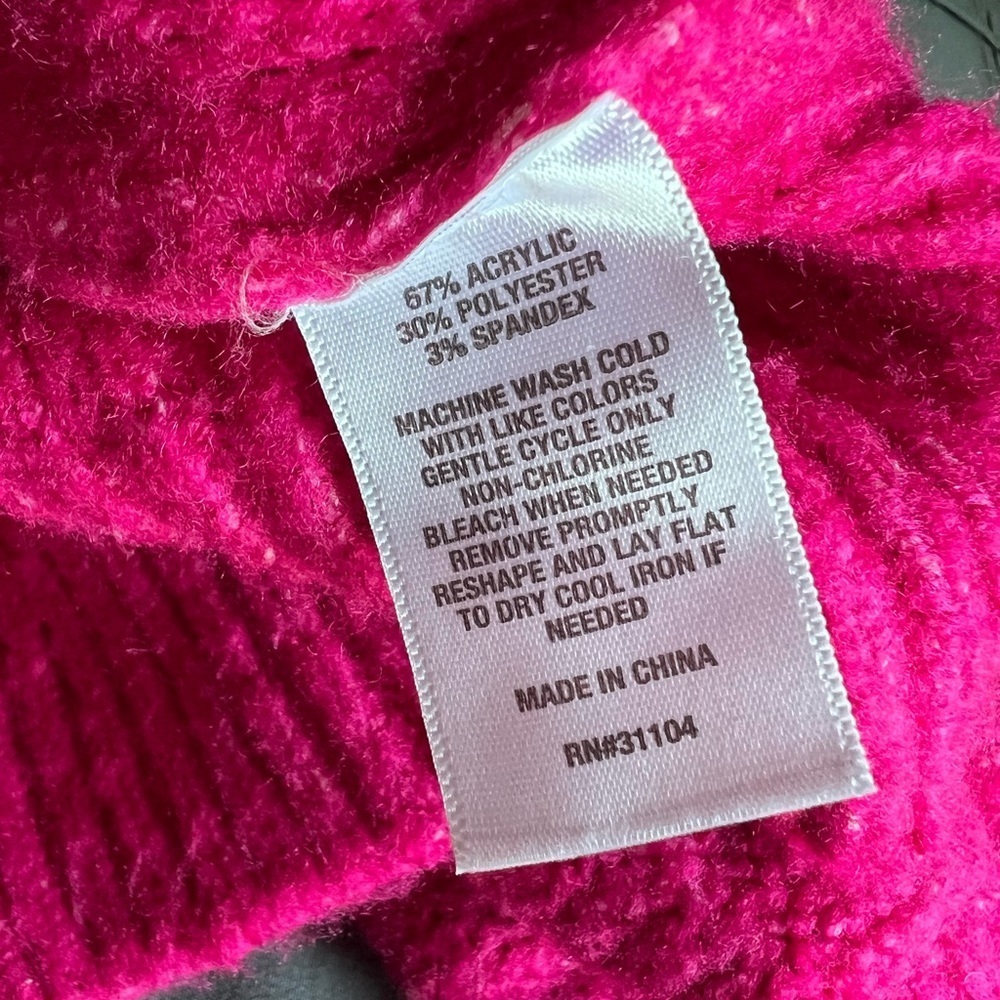 Crown & Ivy Woman’s Bright Pink Heavyweight Soft Chunky Valentines Sweater XL - Picture 11 of 11